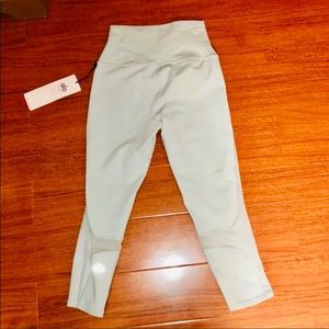 ALO Yoga Pants - ALO YOGA High Waist Coast Capri Leggings Size XS ALO Yoga Pants - ALO YOGA High Waist Coast Capri Leggings Size XS